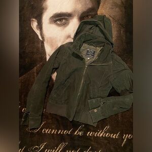 NECA The Twilight Saga: New Moon ~ ASO Bella Swan ~ Green Corduroy Hooded Jacket